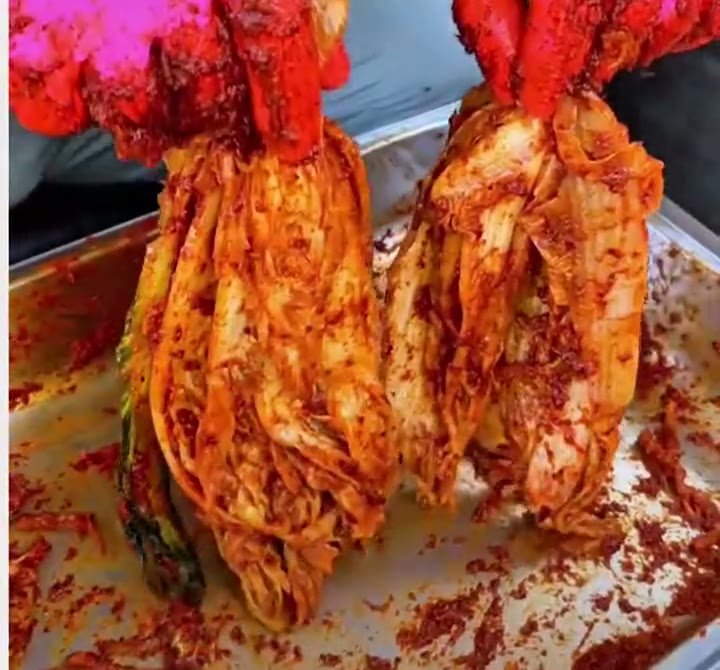 양념을 버무린 실비김치